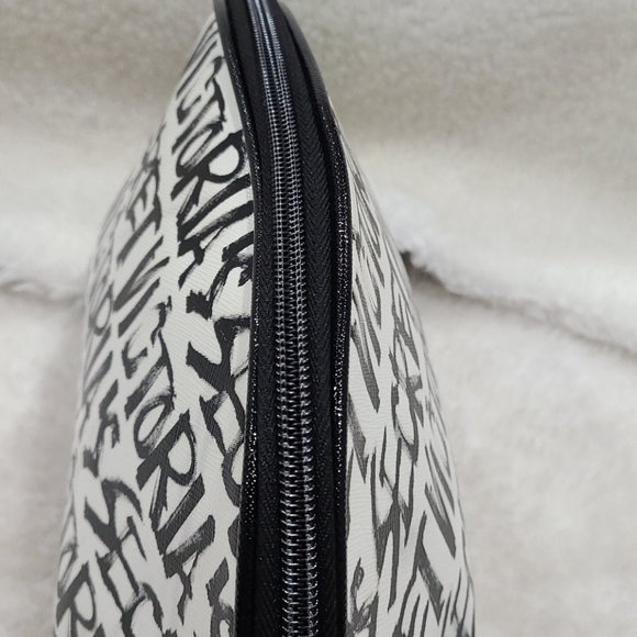 Victoria's Secret Makeup Bag - Picture 4 of 8